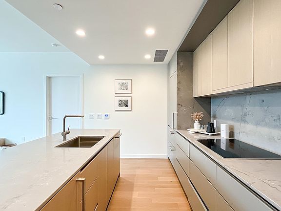 5th image of 3963 Uplands Way #102