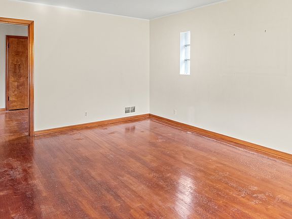 3rd image of 2725 Park St