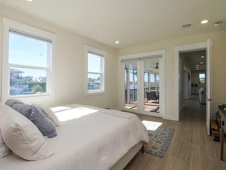 4879 Esplanade St — Photo 33