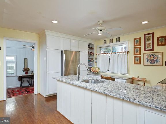 5th image of 1615 Bradley Ave