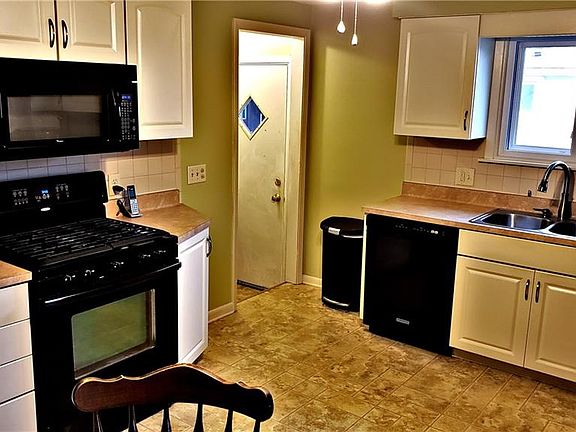 3rd image of 90 Madaline Ln