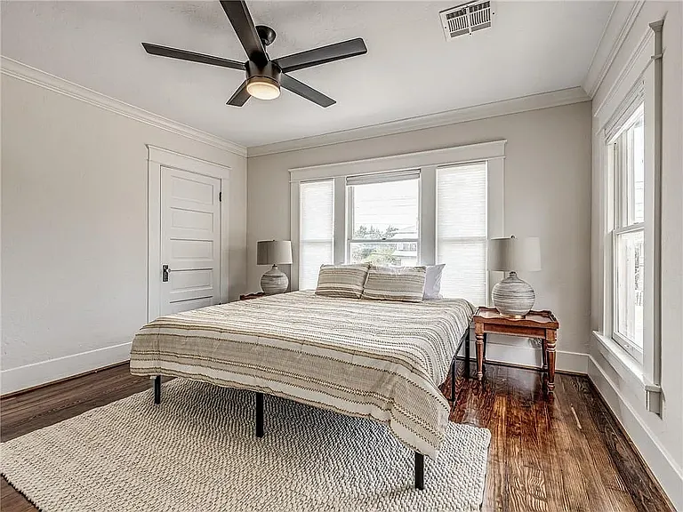 3404 N Western Ave — Photo 19