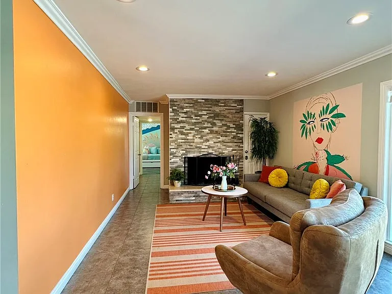 1331 S Sunrise Way — Photo 7