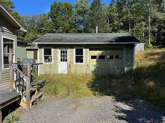 3rd image of 590 Orchard Dr