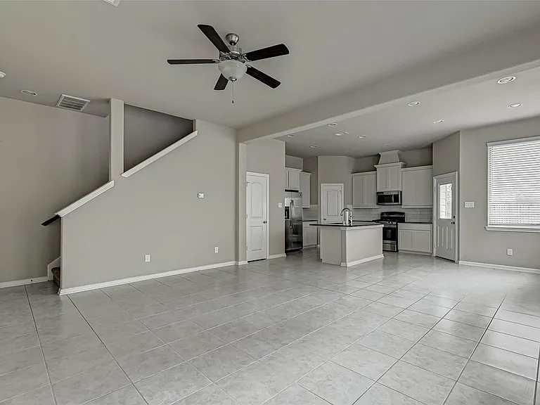 315 Biltmore Loop — Photo 8