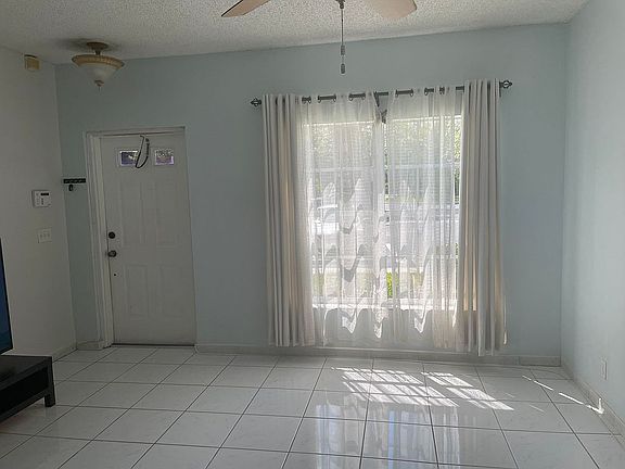 2nd image of 221 Mallory Ct
