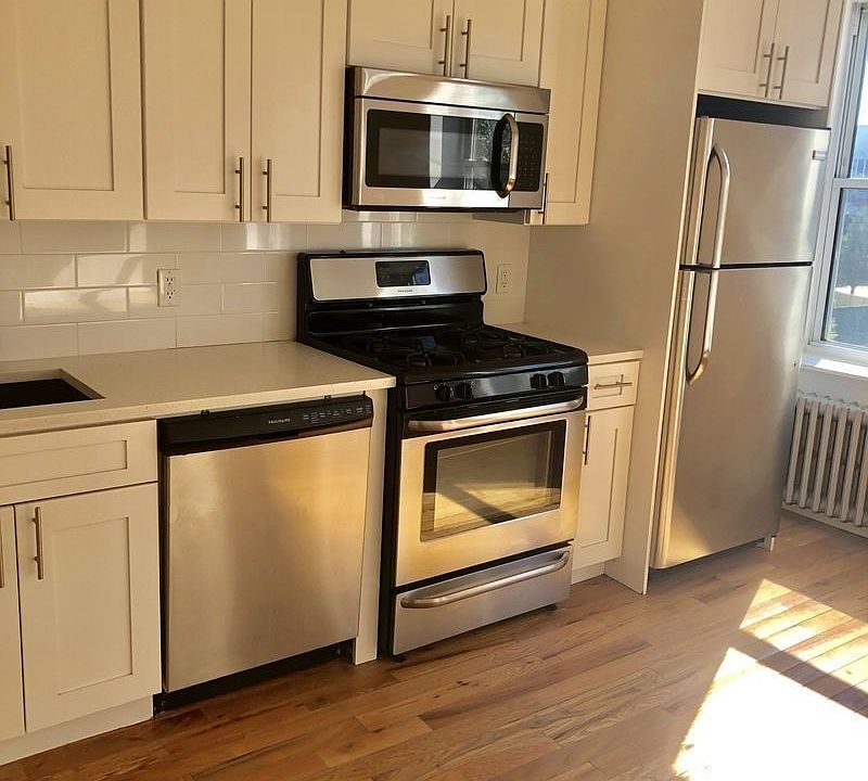 1st image of 301 Columbia St APT 3