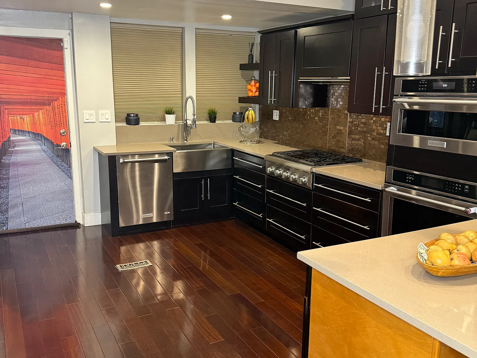 3 bed, 3.5 bath, 1600 sqft, $4,600 — Photo 1