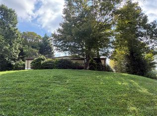 16 Wineberry Ln, Newland, NC 28657