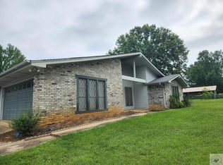 7102 N Richland Dr, Texarkana, TX 75503