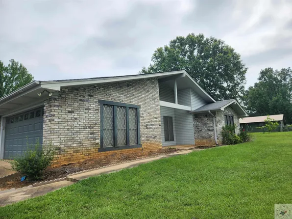7102 N Richland Dr, Texarkana, TX 75503