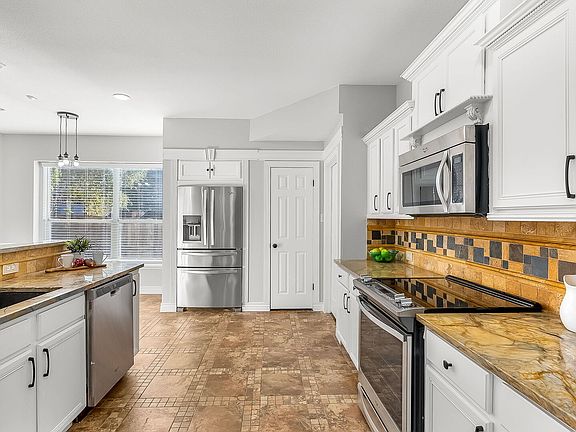 5th image of 6103 Oakwood Trail