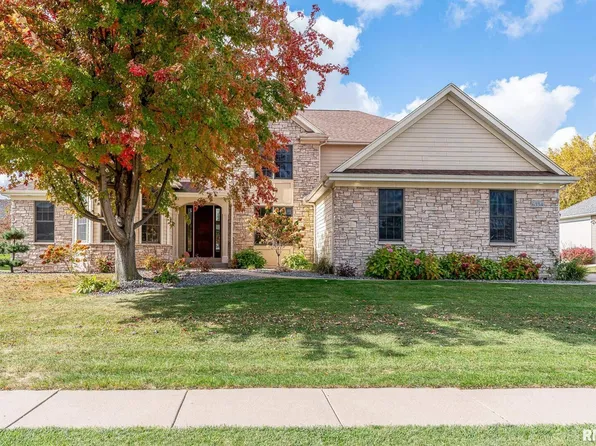 6334 Whispering Pine Dr, Davenport, IA 52807