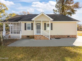 2517 Waccamaw Shores Rd, Lake Waccamaw, NC 28450