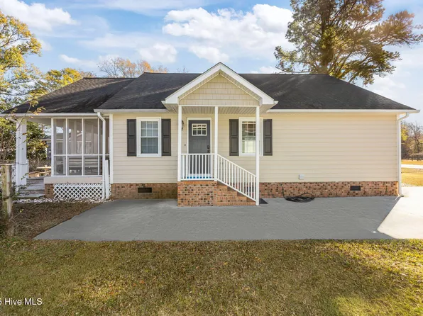 2517 Waccamaw Shores Road, Lake Waccamaw, NC 28450