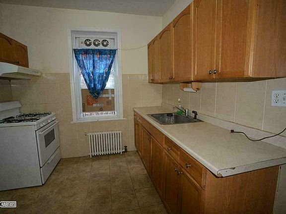 4th image of 4020 67th St APT 3R