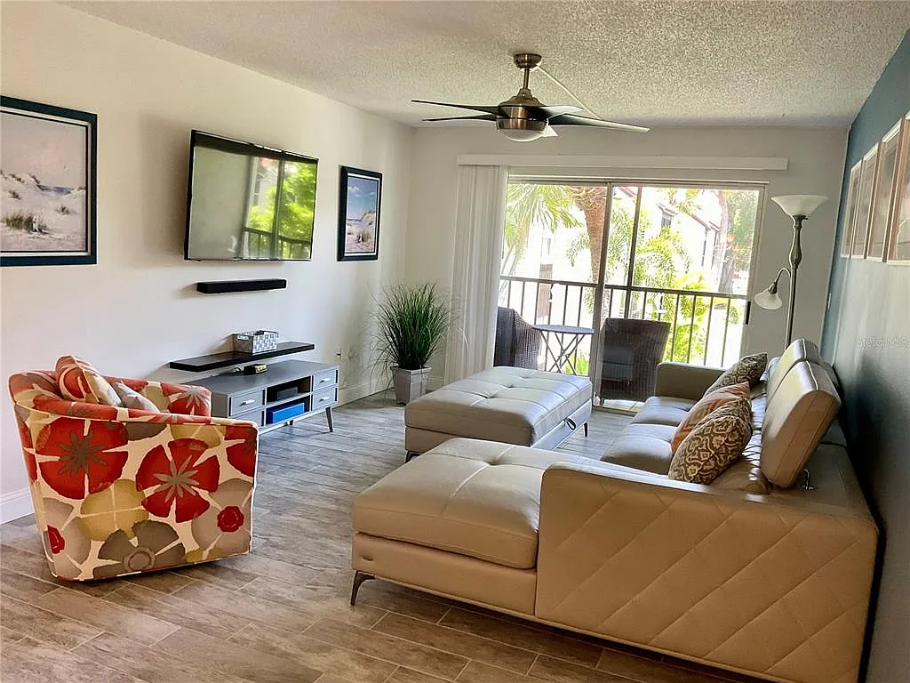 2 bed, 964 sqft, $2,400 — Photo 3