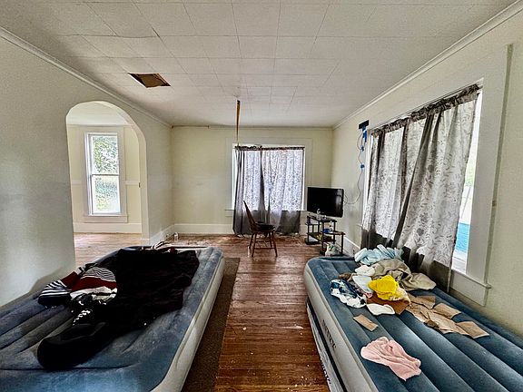 3rd image of 609 N Ionia St
