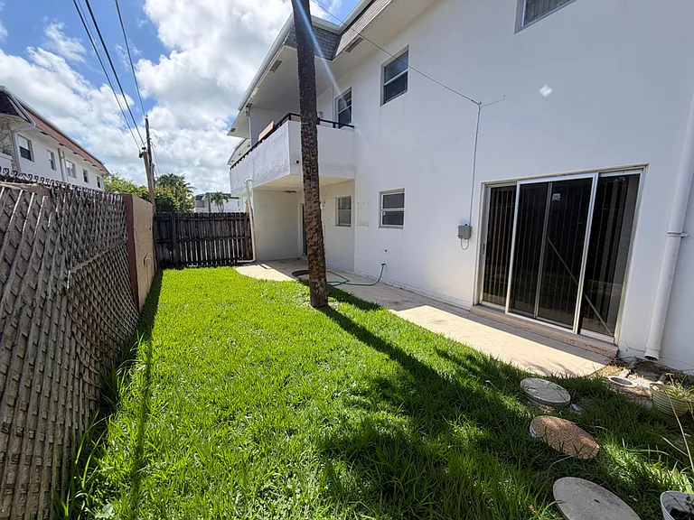 320 SW 1st St — Photo 22