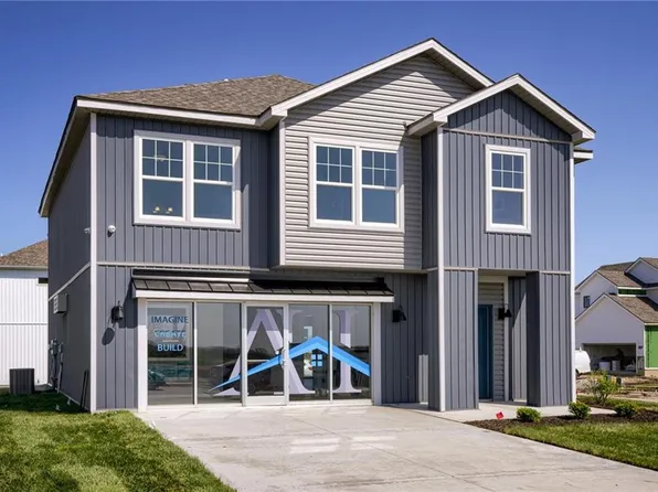 12509 S Woodlawn Dr, Lake Lotawana, MO 64086