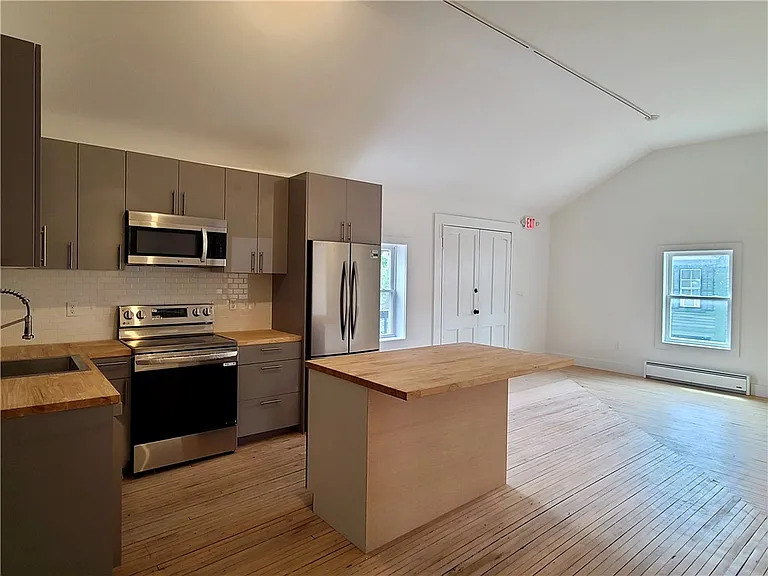 72 Main St — Photo 5