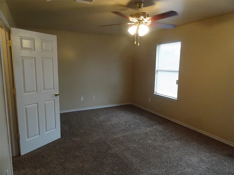 1554 Stone Village Dr — Photo 8