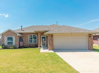 11916 SW 8th St, Yukon, OK 73099