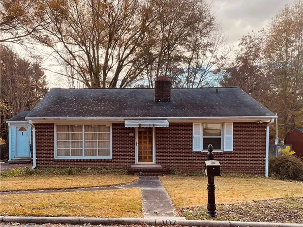 1117 N Woodleigh Cir, Reidsville, NC 27320