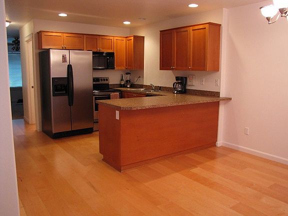 Kitchen & Eating Area