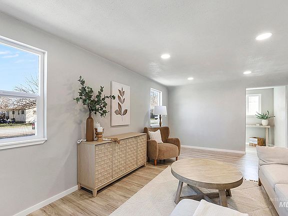 5th image of 1033 Nevada St