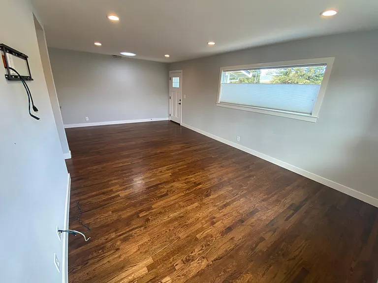 1246 E Hamilton Ave — Photo 4