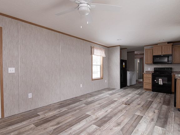 3rd image of 135 Oak Street