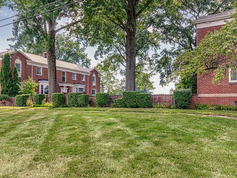 Parkview Apartments — Photo 18
