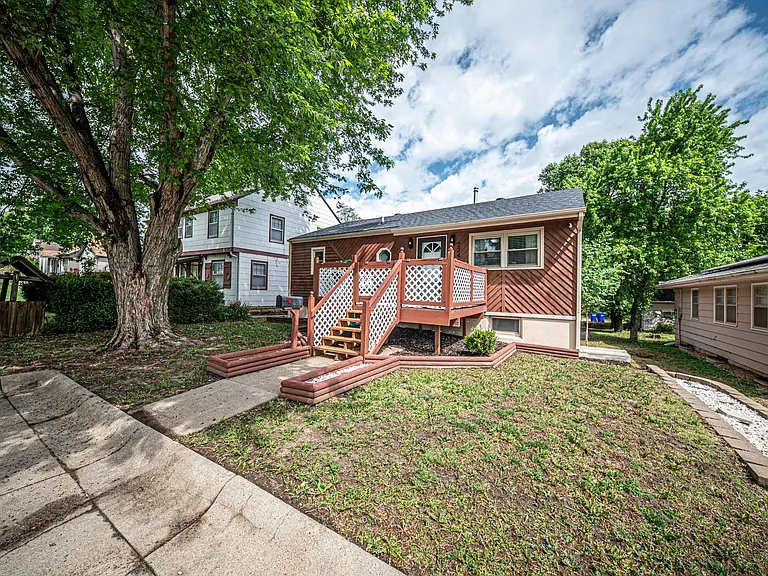 224 W Chestnut St — Photo 35