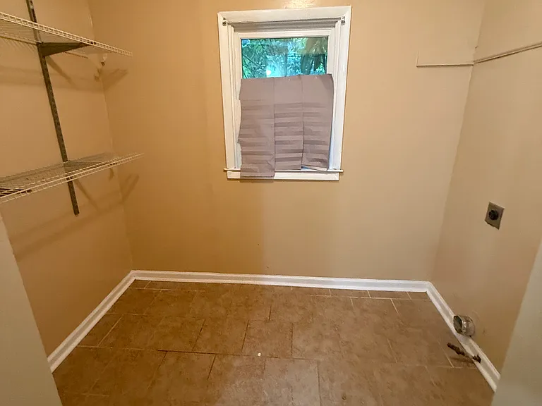 1711 Young Rd — Photo 6