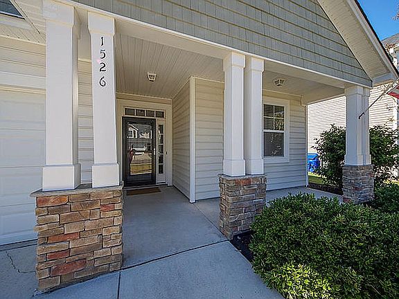 4th image of 1526 Thoroughbred Blvd