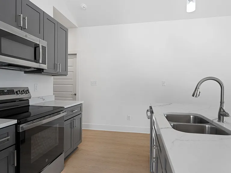 2713 SW Shackelton Ave #1 — Photo 32