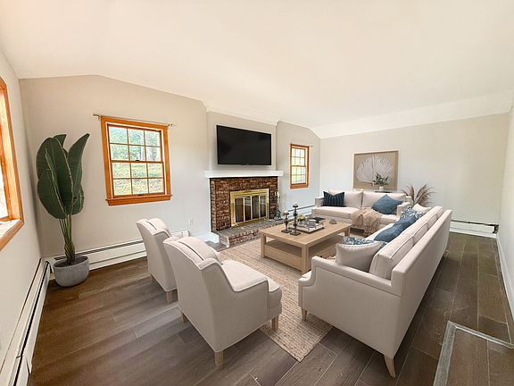 Living Room (virtually staged)