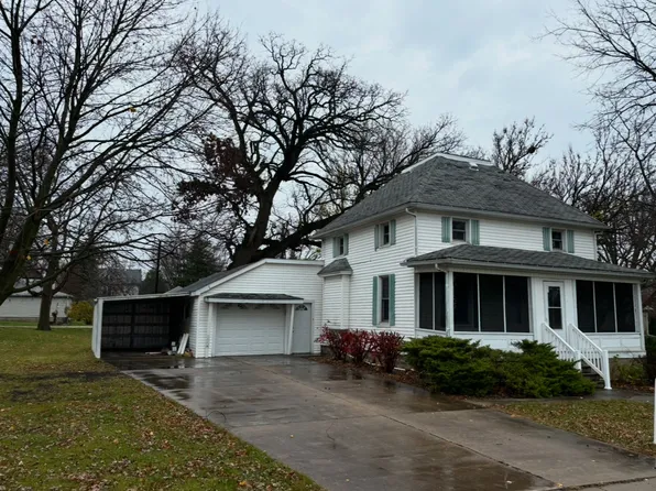 608 E Locust St, Chatsworth, IL 60921