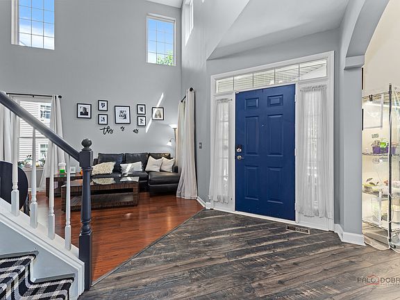 4th image of 370 Ashford Ln