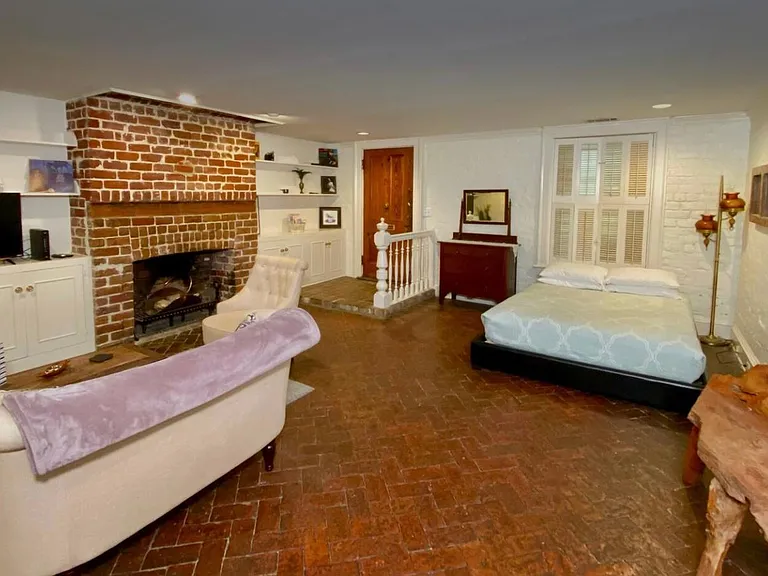 207A W Jones St #A — Photo 8