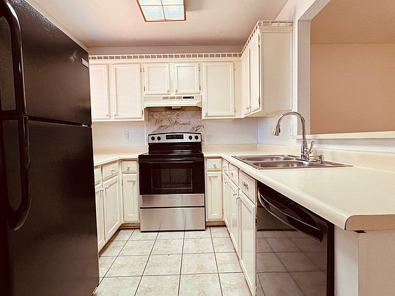 Kitchen. New Stove, Dishwasher & Microwave. Refrigerator included