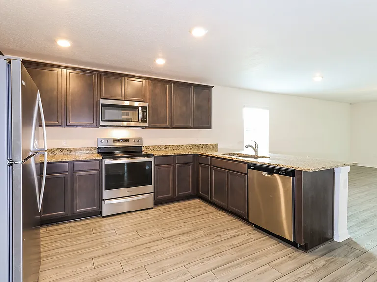 250 Catalonia Ave NW — Photo 2