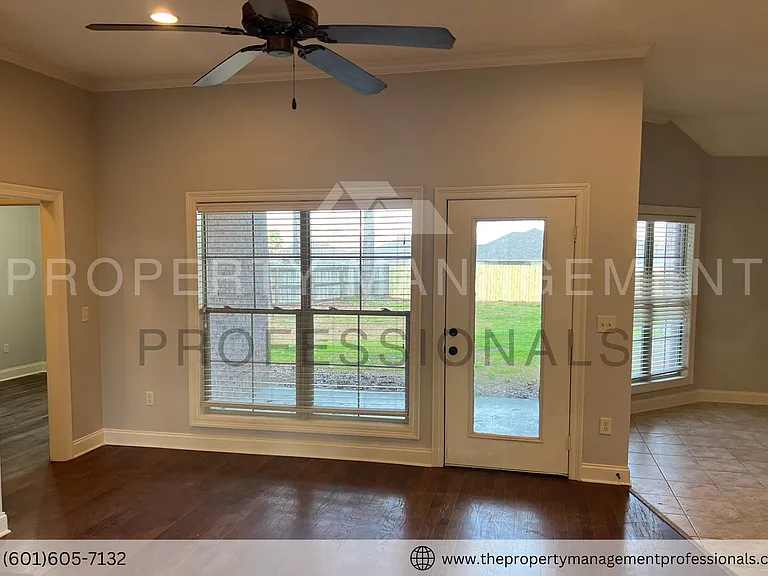 116 Cedar Green Dr — Photo 10