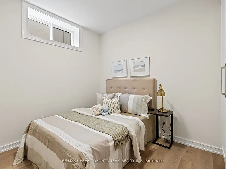 4 Drake Cres — Photo 38