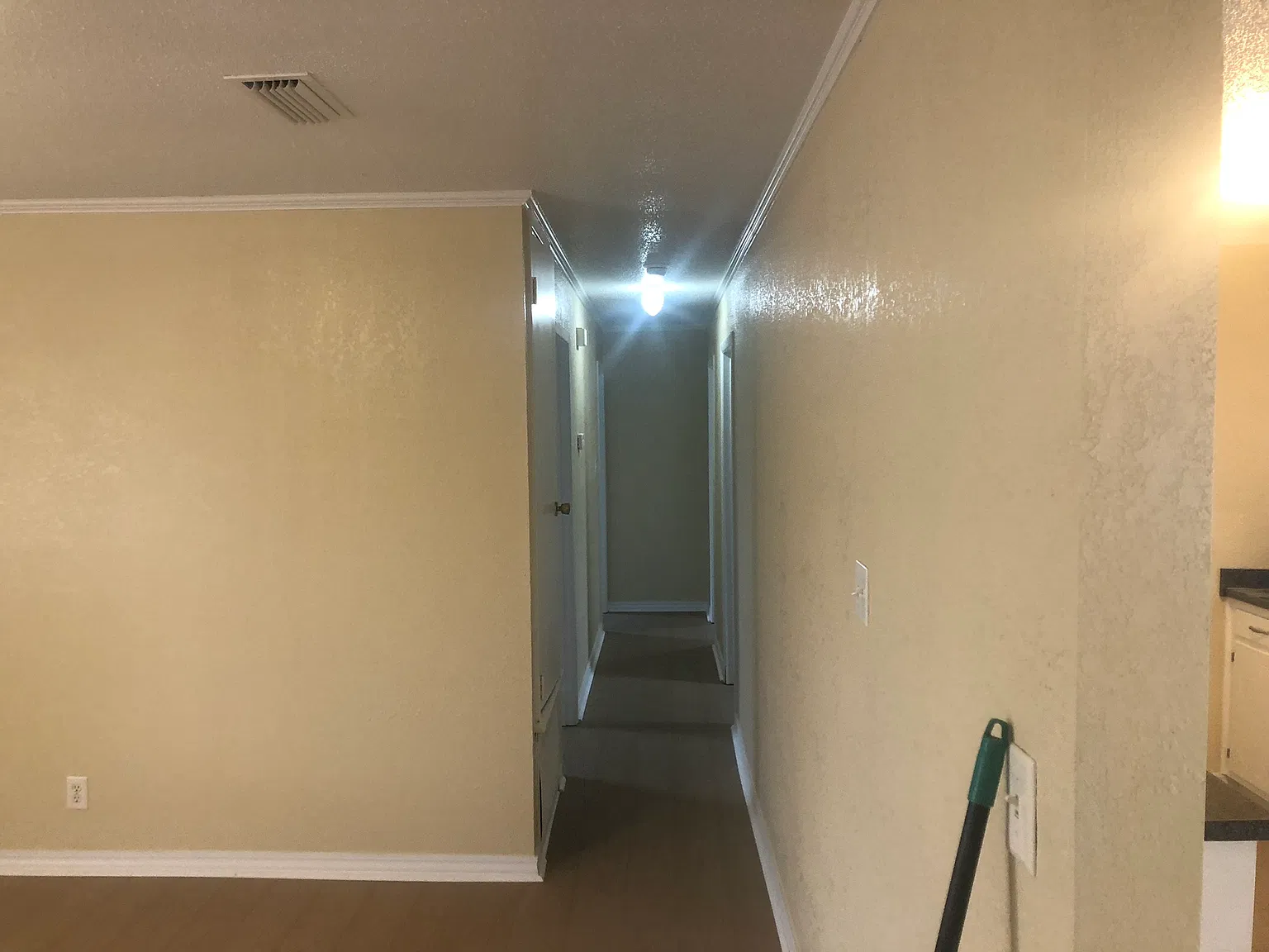 3 bed, 1080 sqft, $1,000 — Photo 4