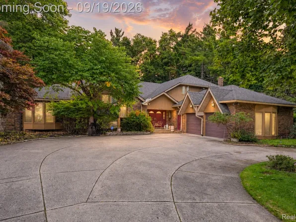 25428 Witherspoon St, Farmington Hills, MI 48335
