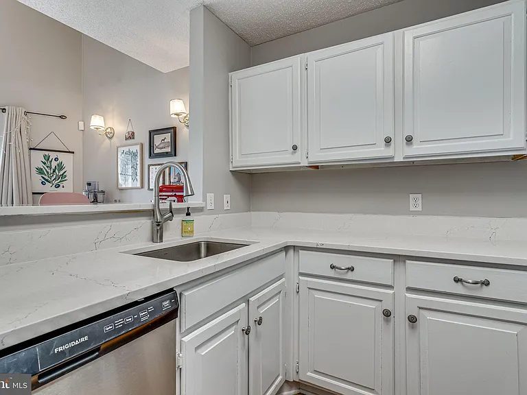273 S Pickett St #401 — Photo 9