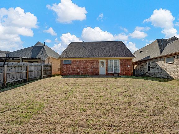 4th image of 4828 Pine Forest Dr