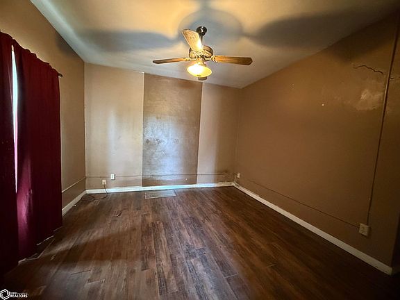 3rd image of 903 S 5th Ave